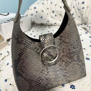 Chic Silver Snakeskin Women's Shoulder Bag